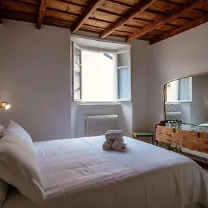 Apartment Silvia House - The House Of Travelers Como